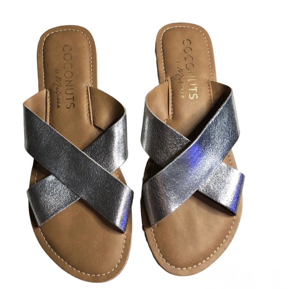 Coconuts by Matisse Pebble sandals in Silver size 8